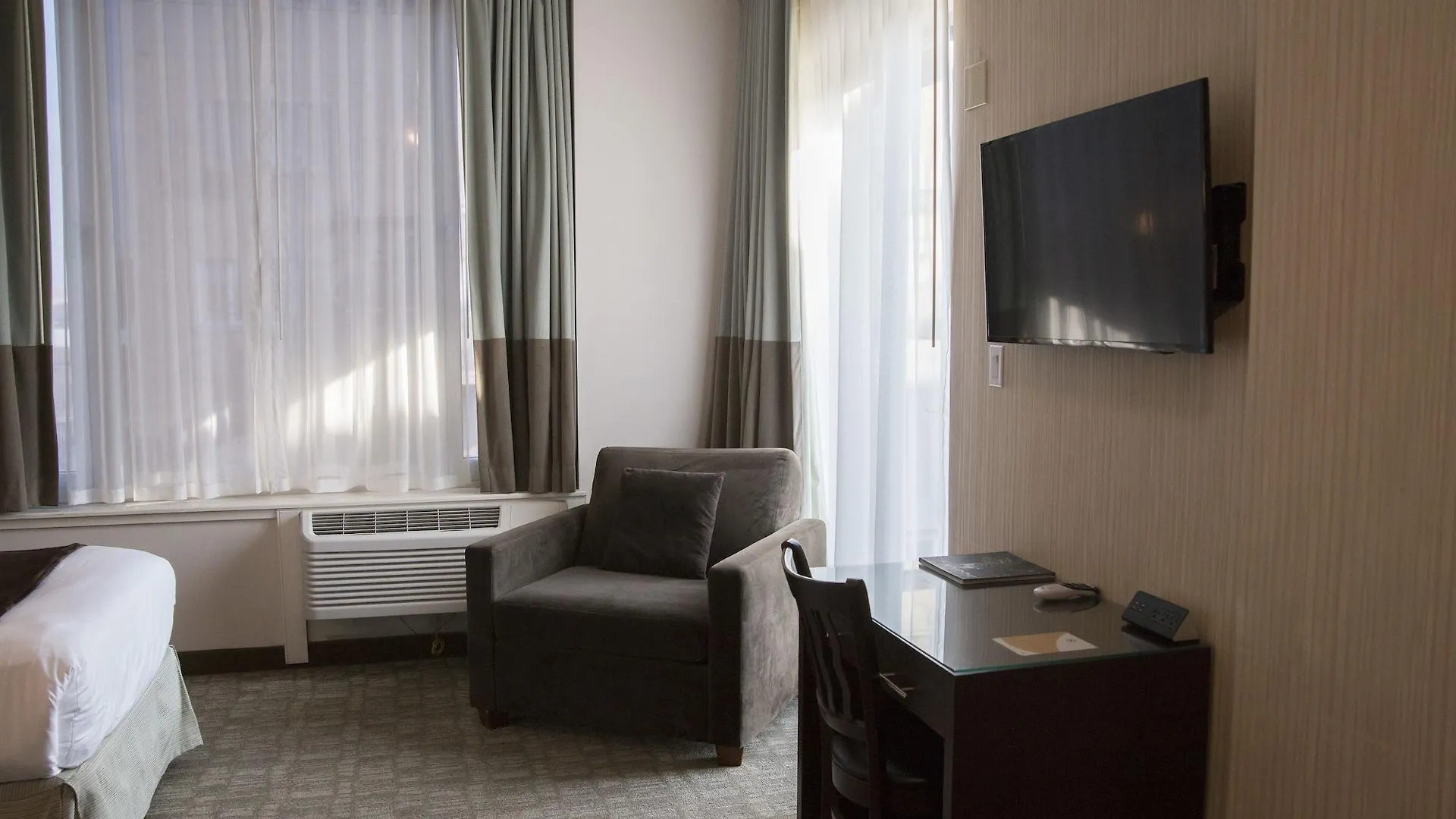 Aura Hotel Brooklyn New York