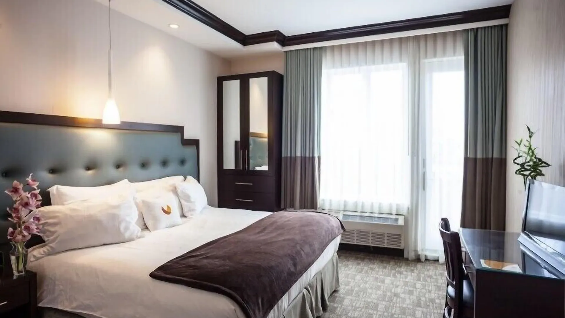Aura Hotel Brooklyn New York