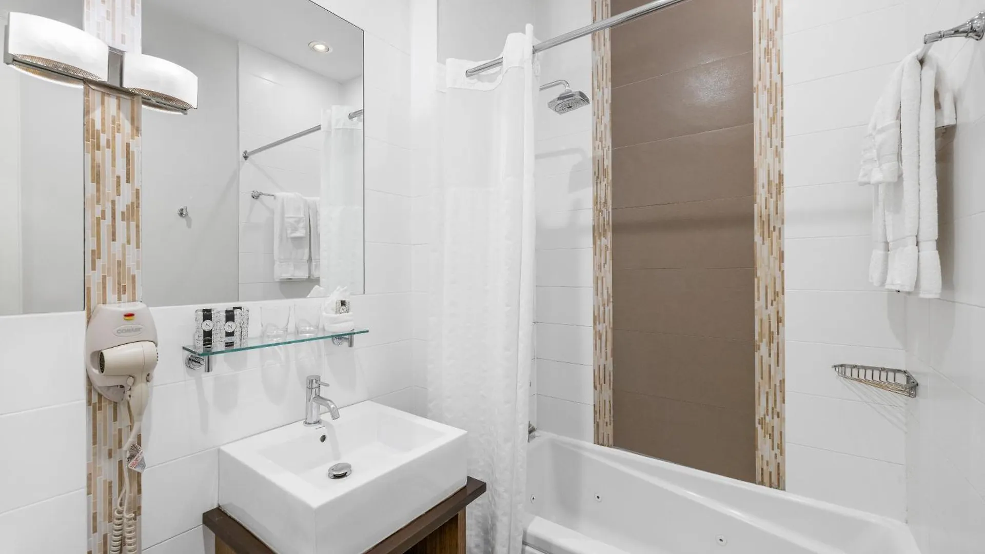 Aura Hotel Brooklyn New York