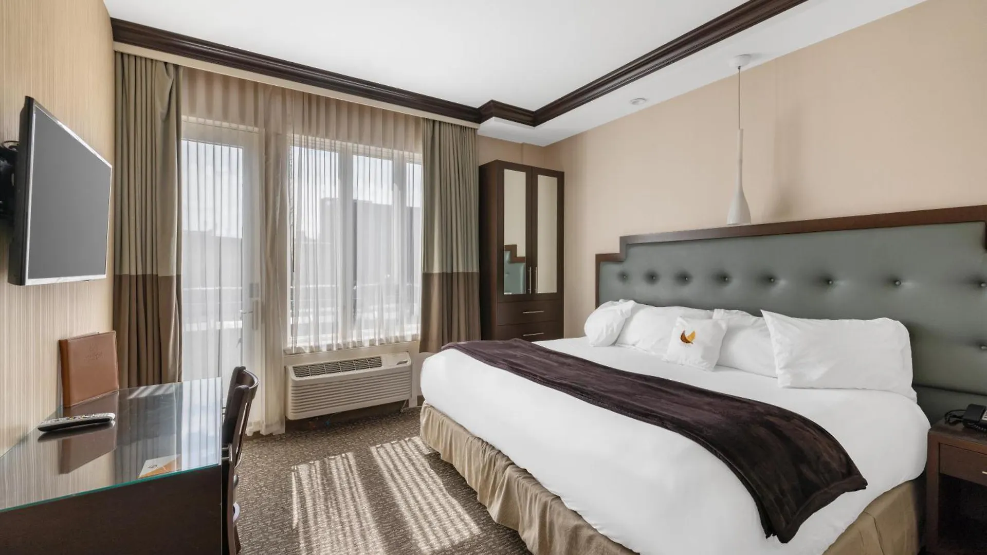 Aura Hotel Brooklyn New York