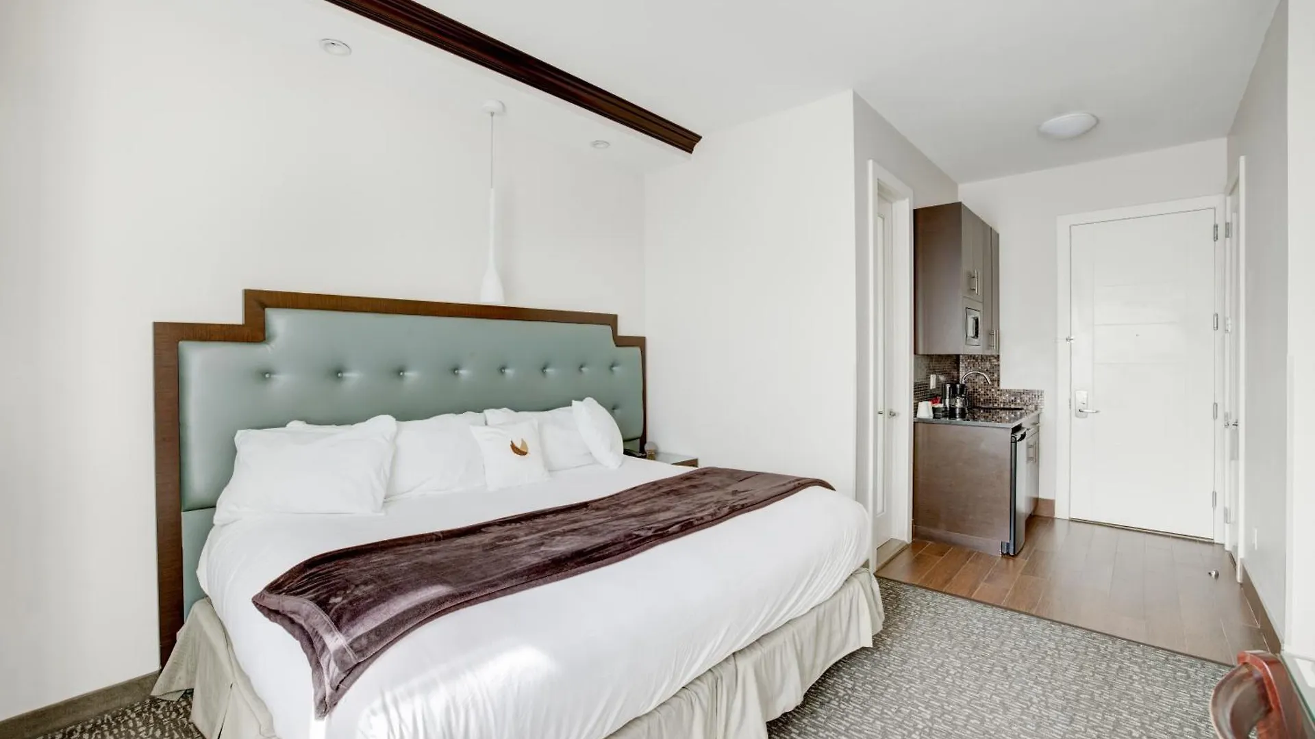****  Aura Hotel Brooklyn New York United States