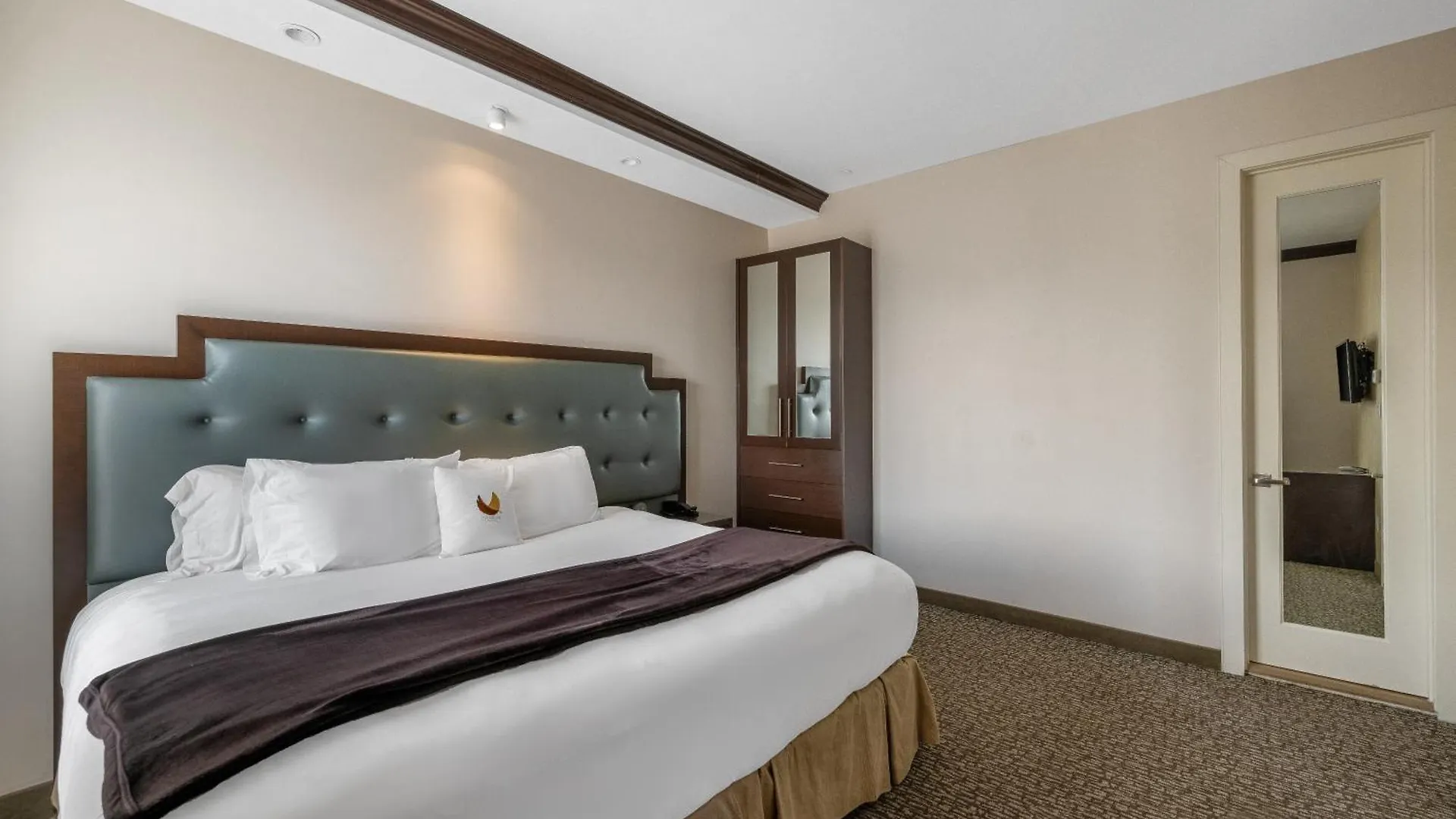 Aura Hotel Brooklyn New York