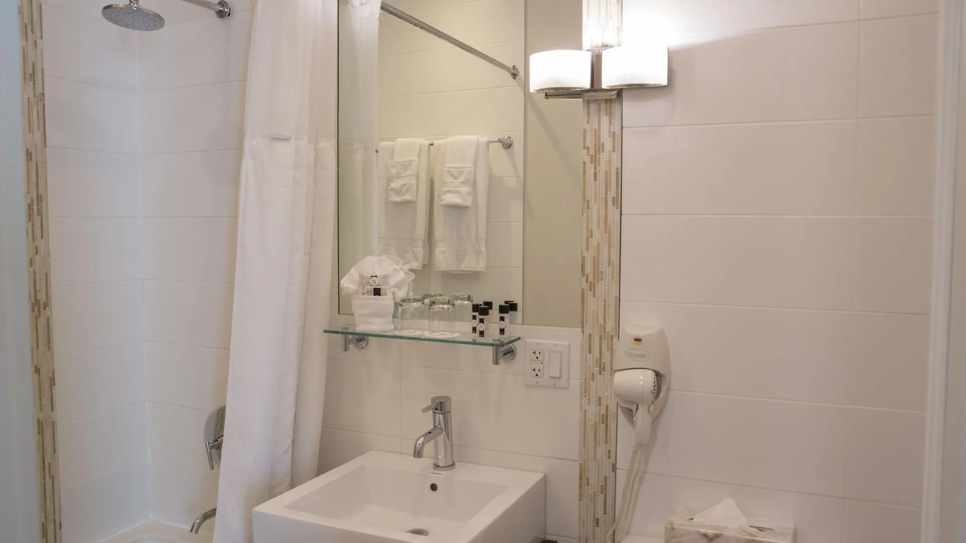 ****  Aura Hotel Brooklyn New York USA