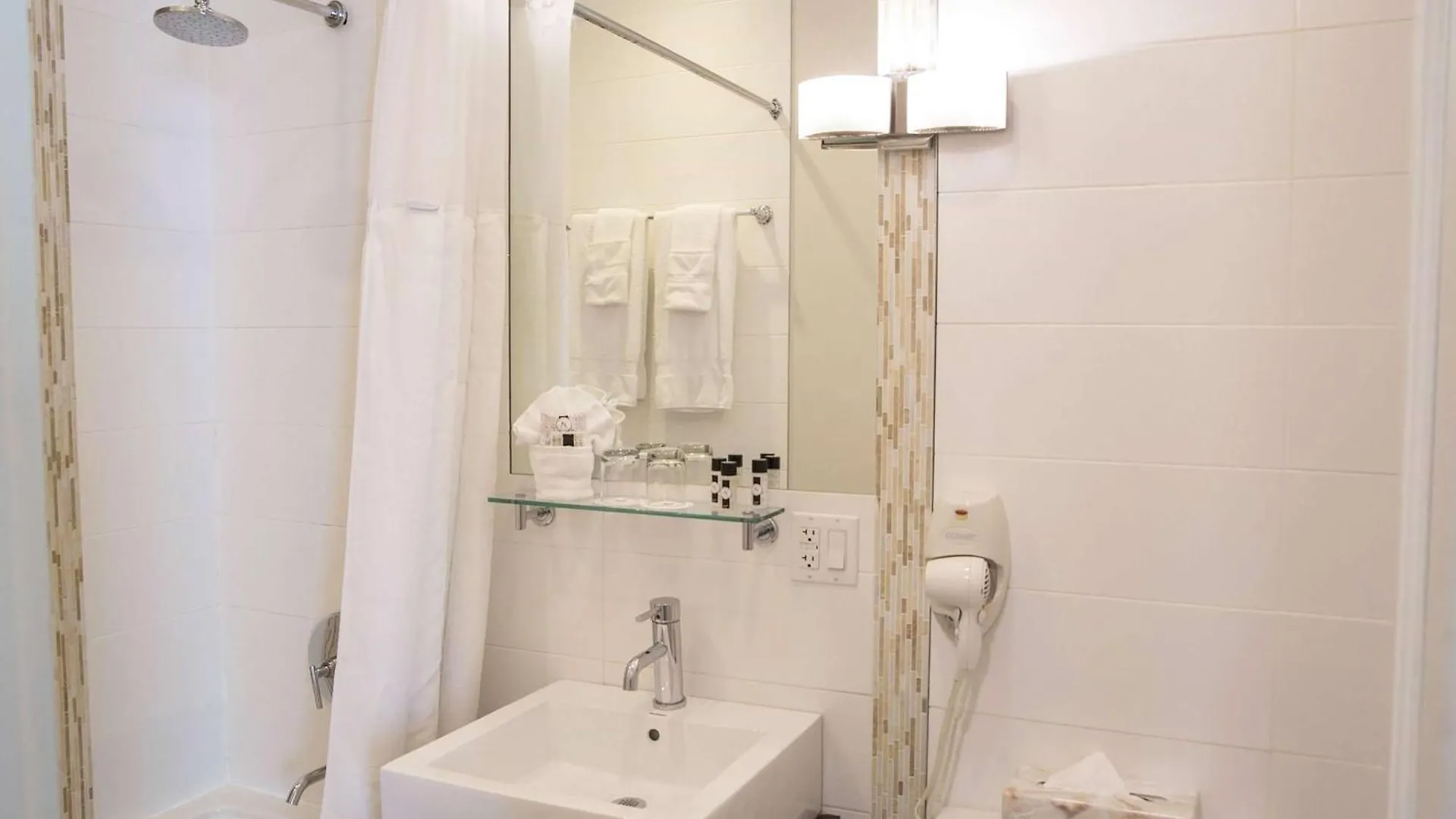 Aura Hotel Brooklyn New York